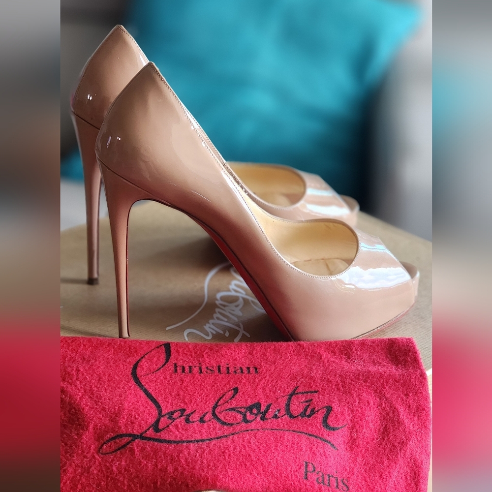 Christian Louboutin VERY PRIVE , NUDE , EU 38.5 , US 7.5 running small